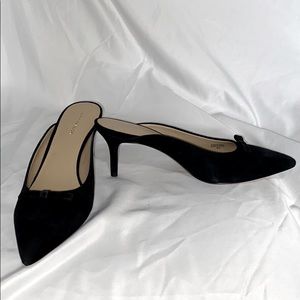 Ann Taylor Juniper Bow Pump SIZE 6